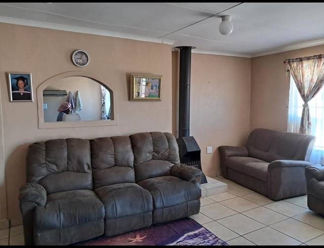 2 BEDROOM HOUSE FOR SALE IN DIAZVILLE